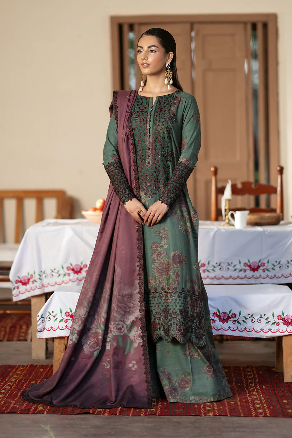 IZNIK - UNSTITCHED PREMIUM LAWN 3PCS SUIT - IPK08 - Deep Dark Green