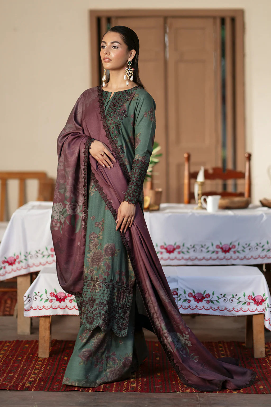 IZNIK - UNSTITCHED PREMIUM LAWN 3PCS SUIT - IPK08 - Deep Dark Green