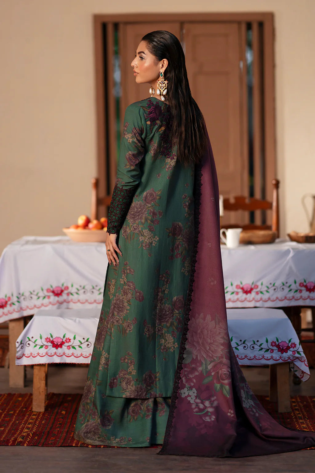 IZNIK - UNSTITCHED PREMIUM LAWN 3PCS SUIT - IPK08 - Deep Dark Green